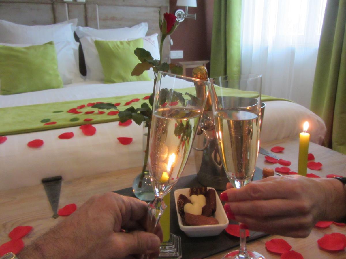 Bed and Breakfast Le Relais Des Deux Tours Bremondans Экстерьер фото